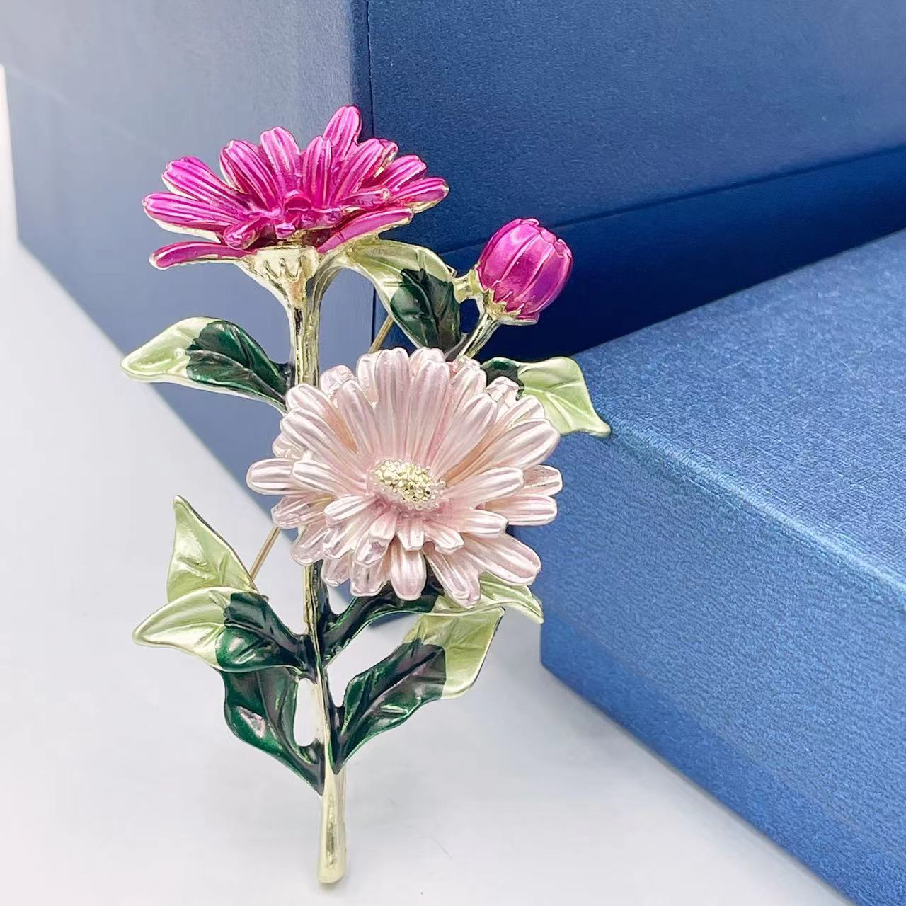 Embroidery Knot - Spilla a fiore alla moda dipinta